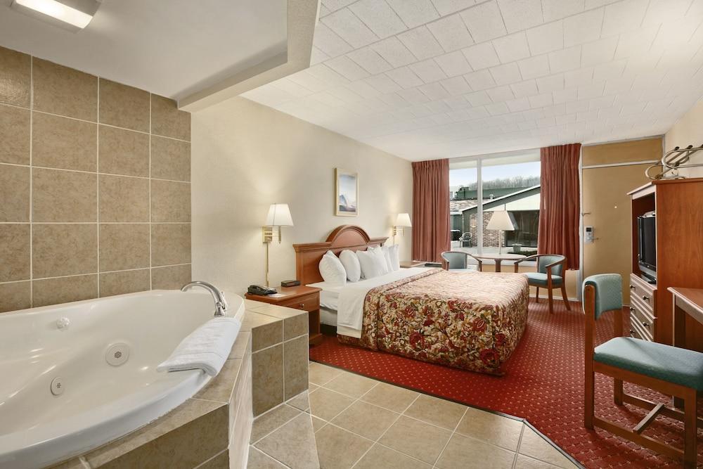 Days By Wyndham Conference Center Butler