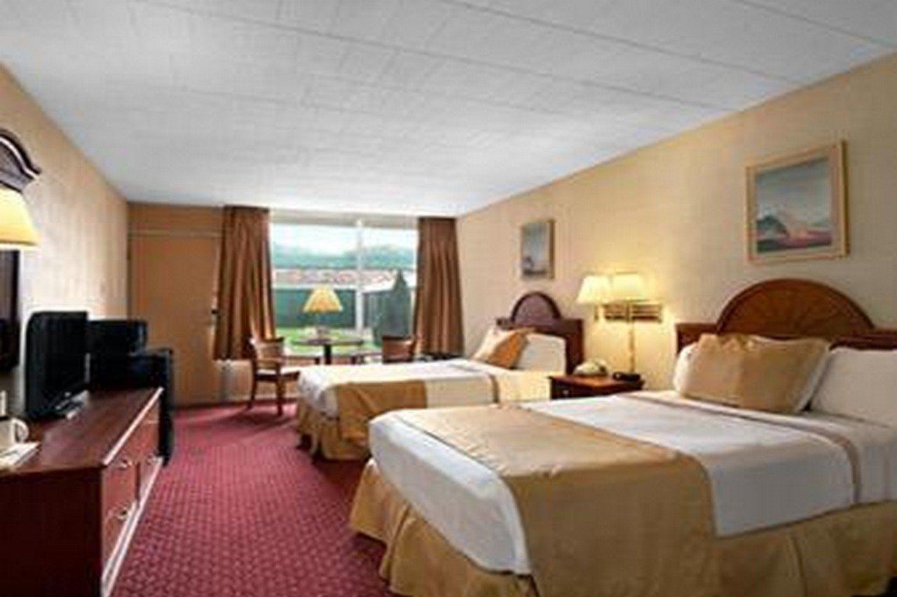 Days By Wyndham Conference Center Hotel