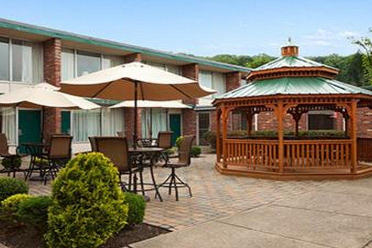 Days By Wyndham Conference Center Butler